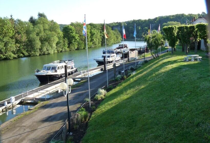 בית מלון כפרי De La Gare