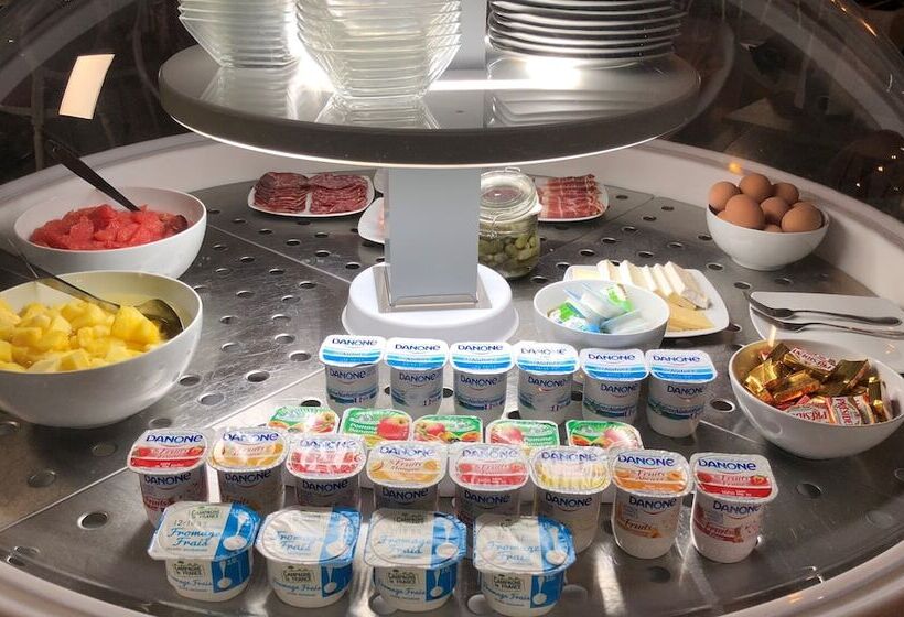 Отель Enzo Hôtels Premier Prix   Logis Amnéville