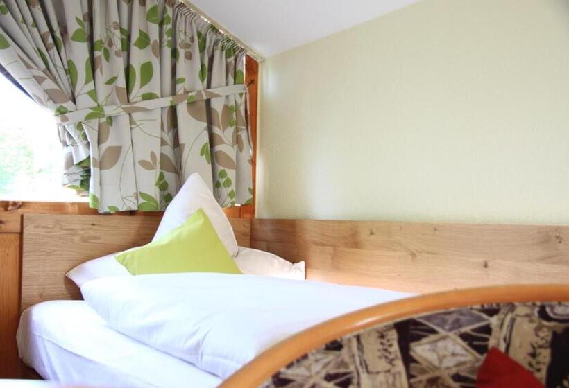 Отель Garni Vier Jahreszeiten