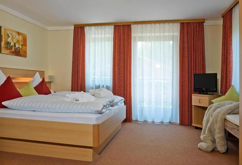 Отель Garni Vier Jahreszeiten