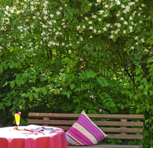 Отель Garni Vier Jahreszeiten