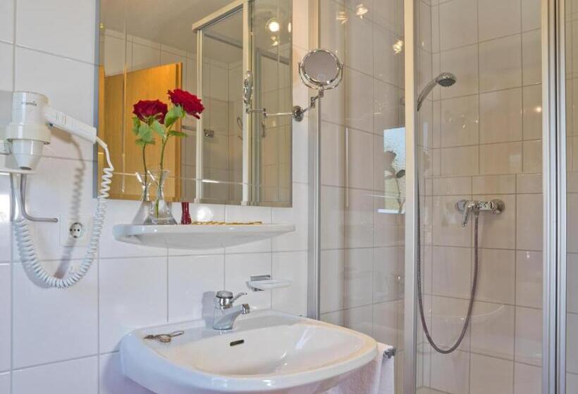 Отель Garni Vier Jahreszeiten