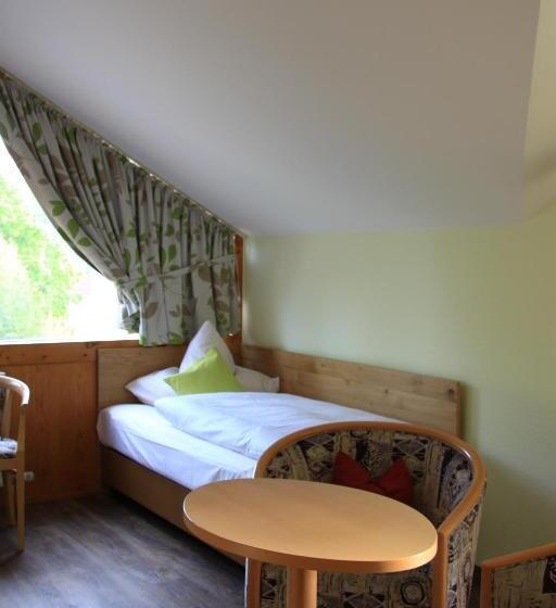 Отель Garni Vier Jahreszeiten