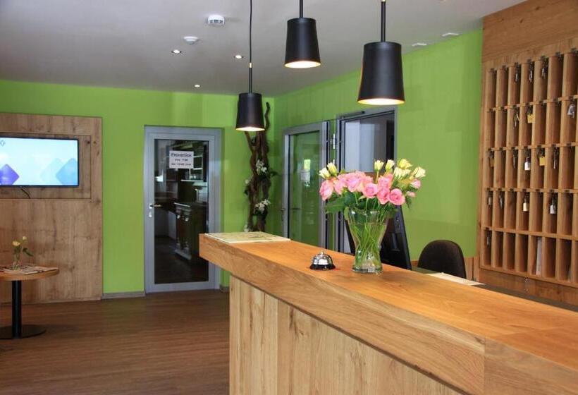 Отель Garni Vier Jahreszeiten