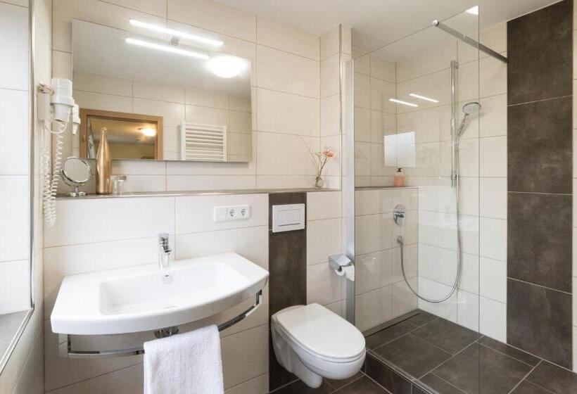 Отель Garni Vier Jahreszeiten