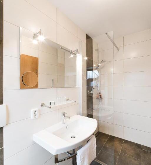 Отель Garni Vier Jahreszeiten