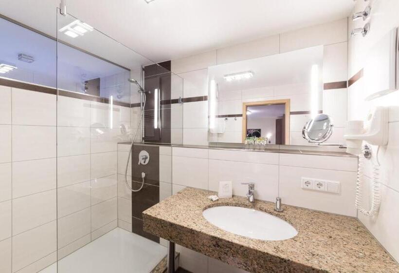 Отель Garni Vier Jahreszeiten