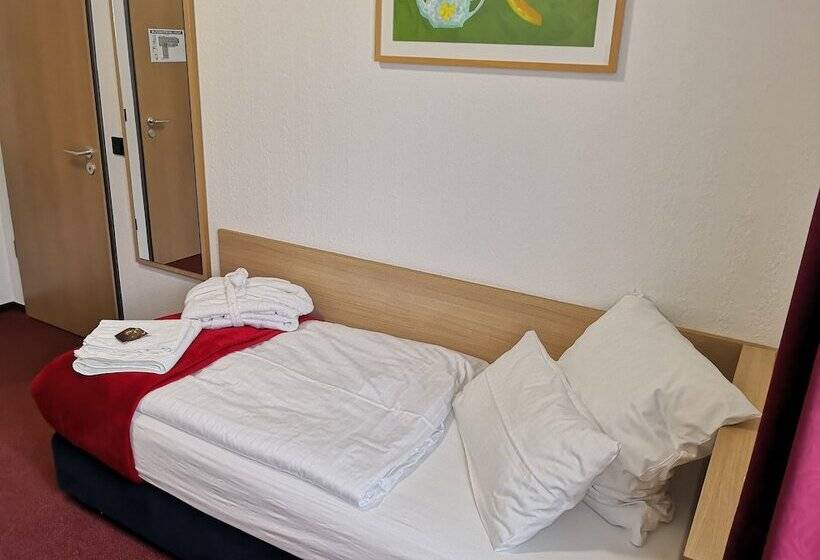 هتل Haus Vom Guten Hirten