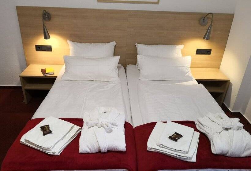 هتل Haus Vom Guten Hirten