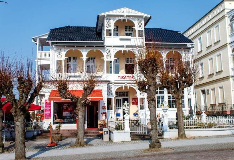 בית מלון כפרי Miramar