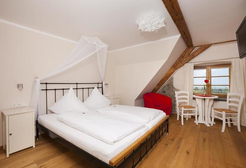 בית מלון כפרי Montfort Schlössle