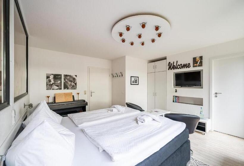 Отель Oma's Küche & Quartier