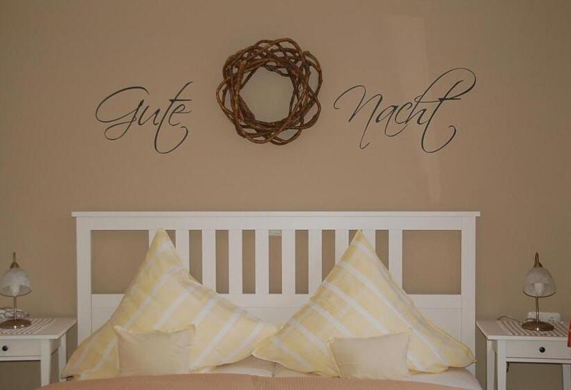 Отель Ferienwohnungen Cafe Maarblick