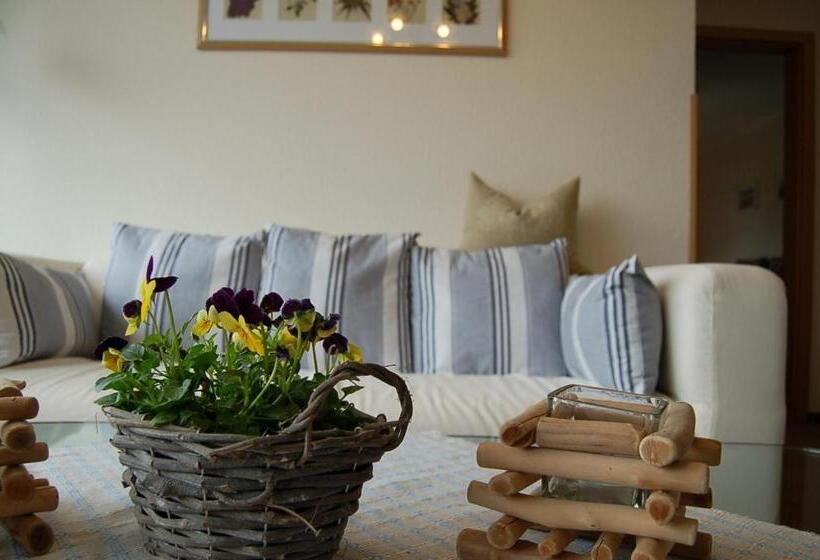 Отель Ferienwohnungen Cafe Maarblick