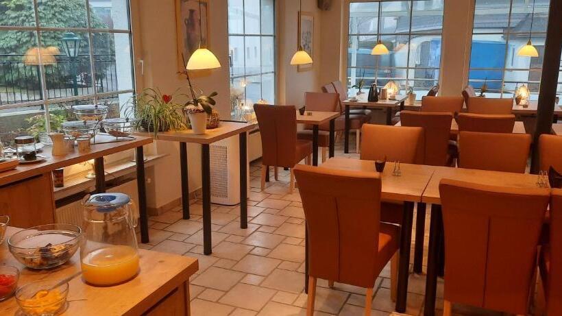 هتل Zum Kreuzberg