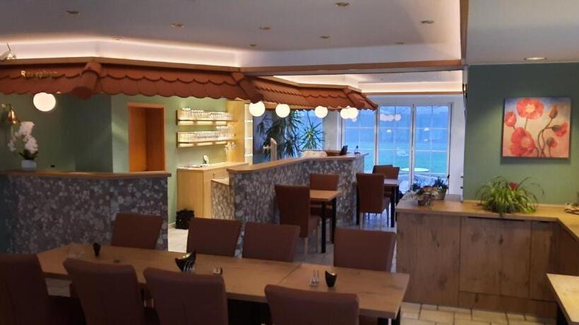 هتل Zum Kreuzberg