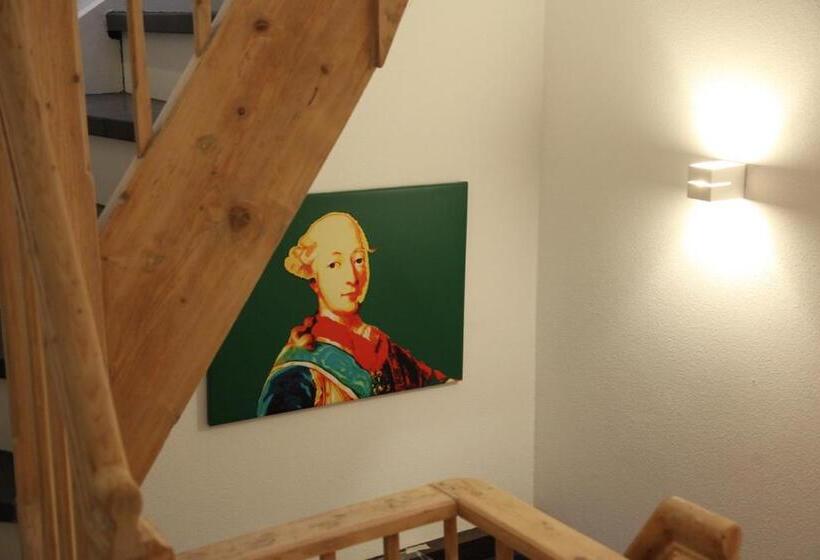 Old Kings Design Hostel