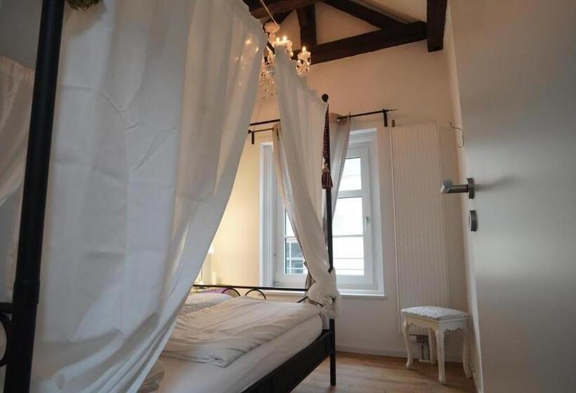 Old Kings Design Hostel