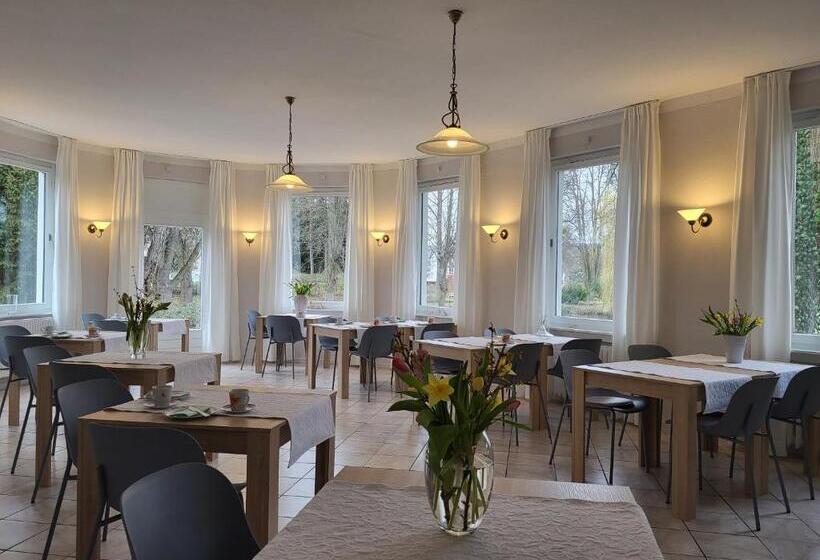 Parkhotel Am Schwanenteich