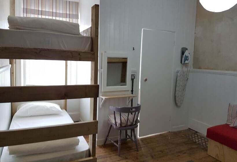 Bunkhouse Bournemouth   Hostel
