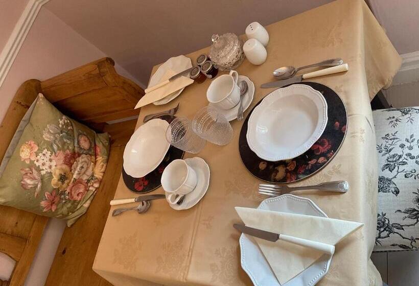 Bed and Breakfast Albury House
