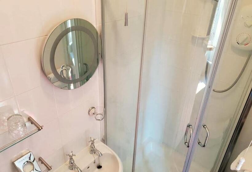 تختخواب و صبحانه Briarbank Guest House