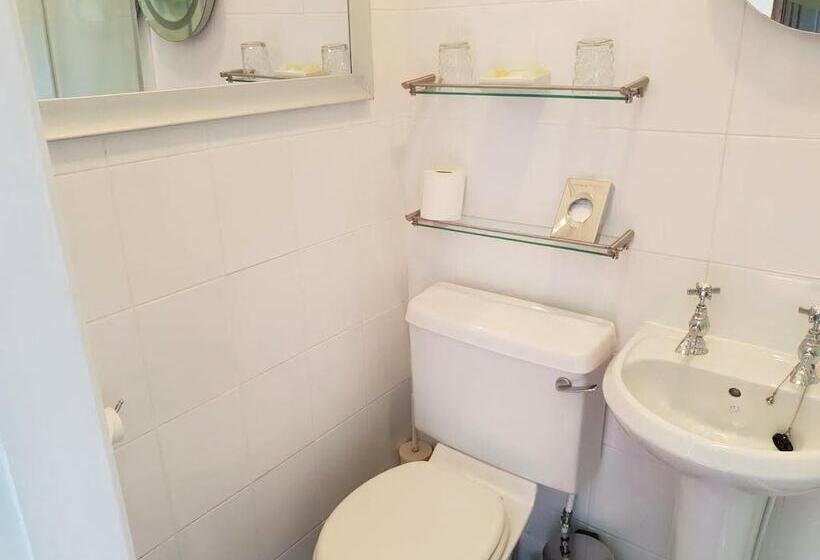 تختخواب و صبحانه Briarbank Guest House