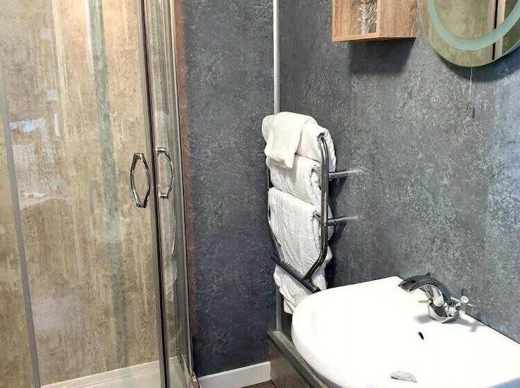 تختخواب و صبحانه Briarbank Guest House