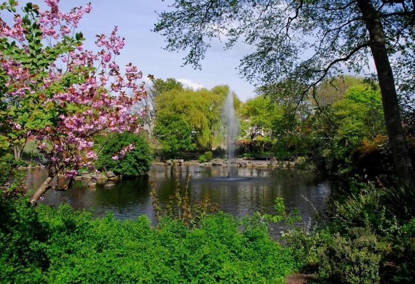 مبيت وإفطار Esjays At Knowles House