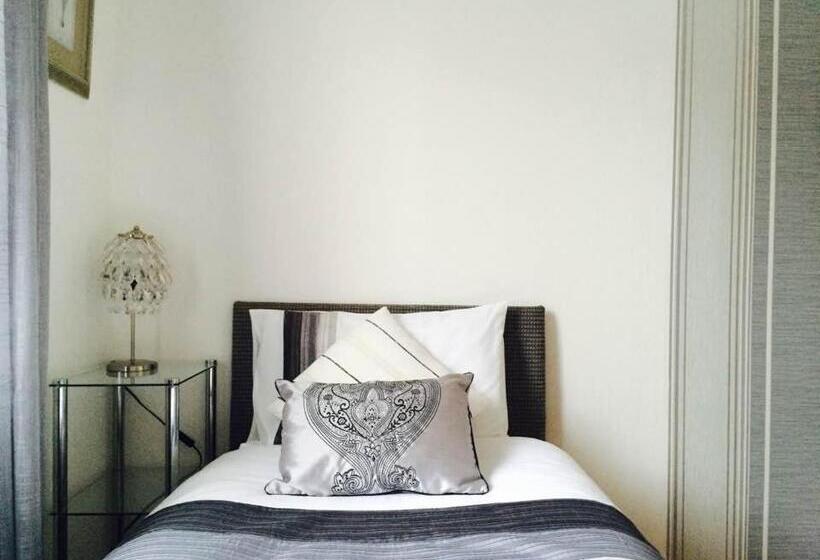 مبيت وإفطار Esjays At Knowles House