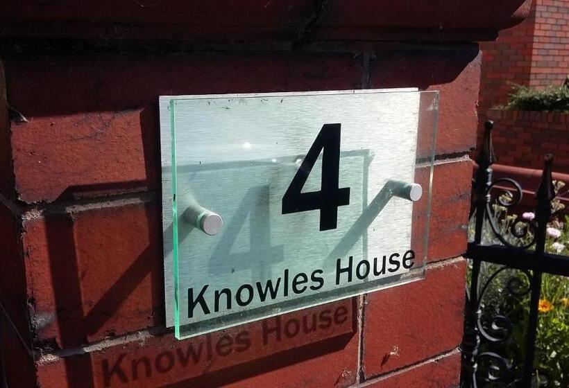 مبيت وإفطار Esjays At Knowles House