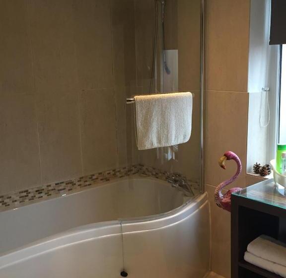 مبيت وإفطار Esjays At Knowles House