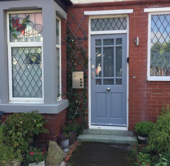 مبيت وإفطار Esjays At Knowles House