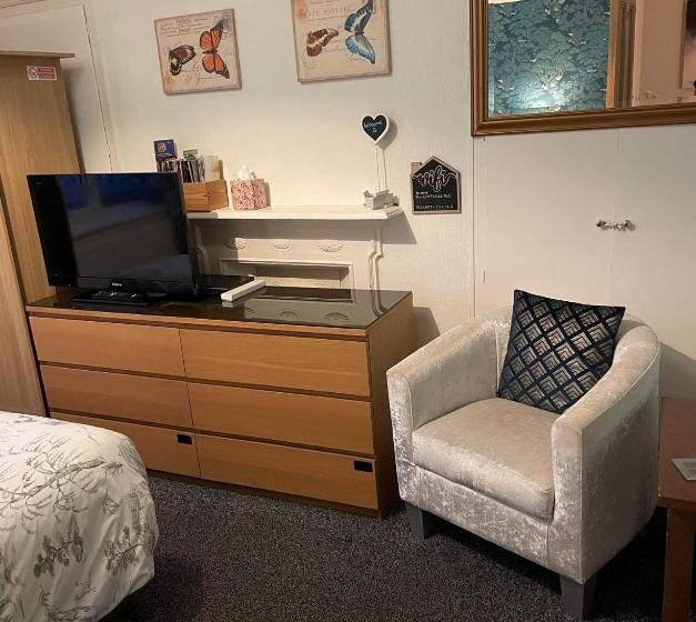 مبيت وإفطار Esjays At Knowles House