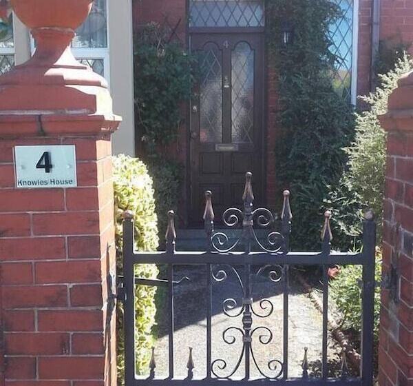 مبيت وإفطار Esjays At Knowles House