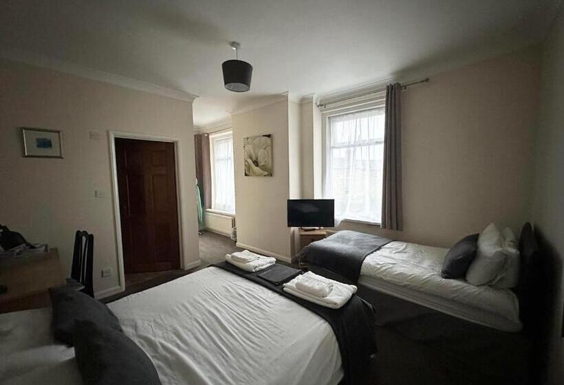 住宿加早餐  Masons Arms Amble