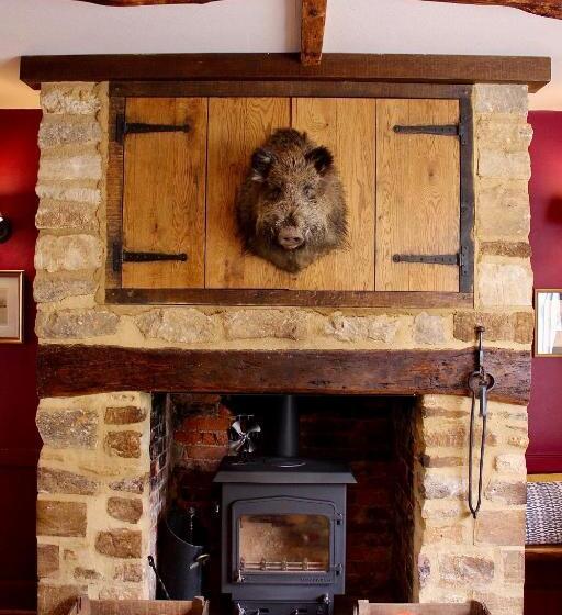 مبيت وإفطار The Barrington Boar