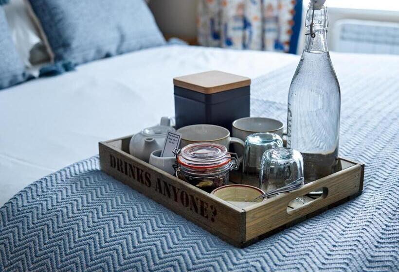 مبيت وإفطار The Barrington Boar