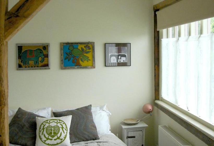 Bed and Breakfast Tinsmiths House