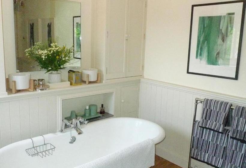 Bed and Breakfast Tinsmiths House