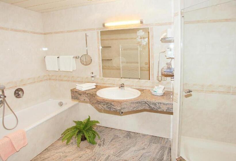 Отель Alpenhof Krün