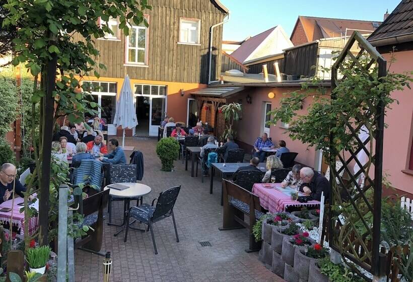 בית מלון כפרי Am Rathaus Adii