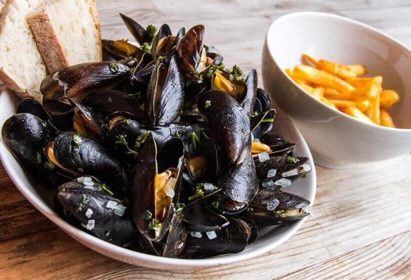 هتل Cary Arms & Spa