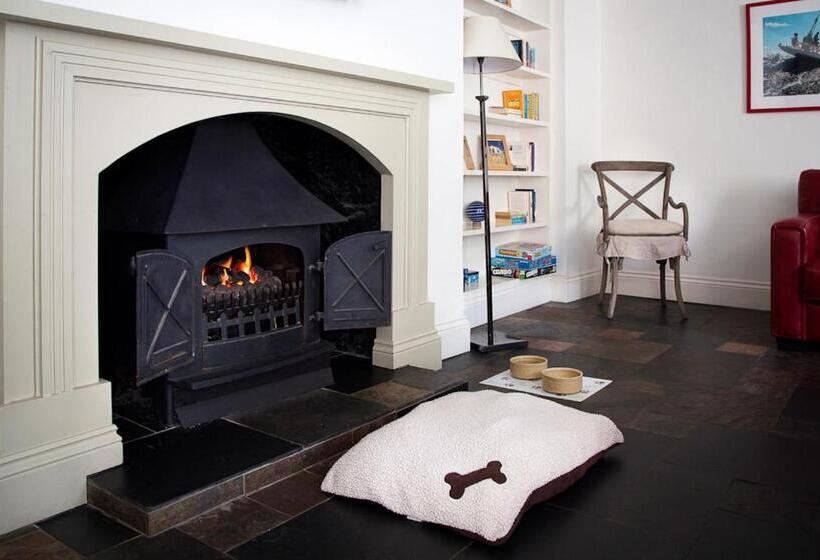 هتل Cary Arms & Spa