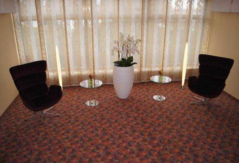 Отель Christine