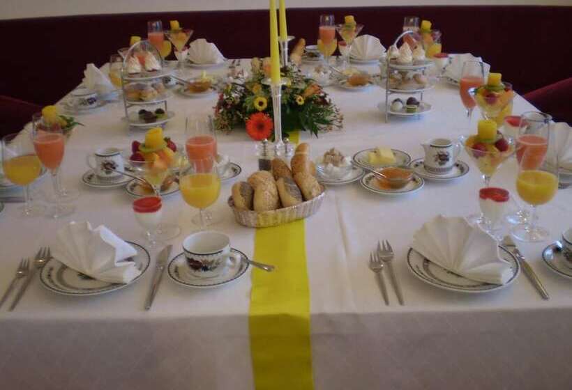 Отель Christine