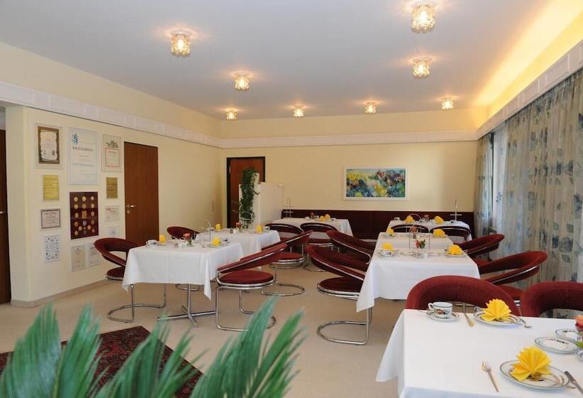 Отель Christine