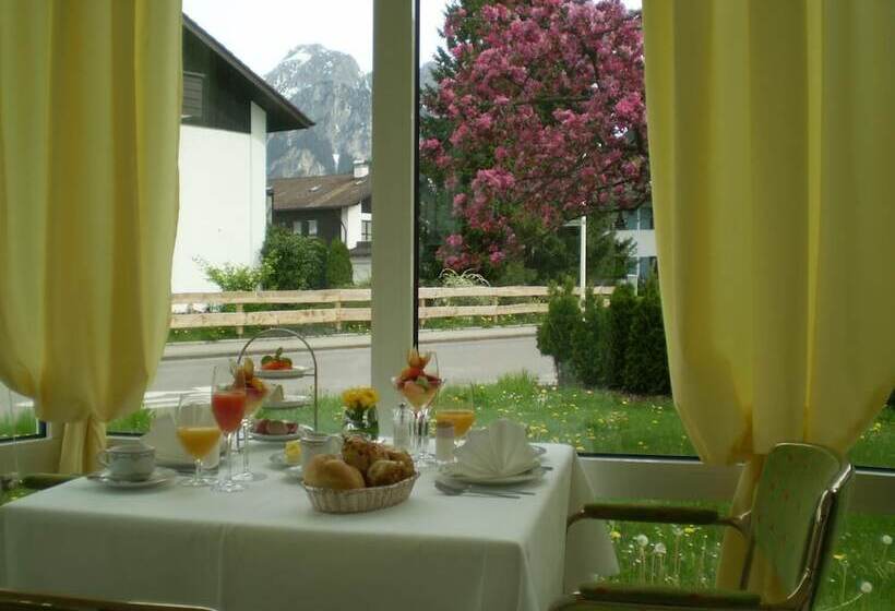 Отель Christine