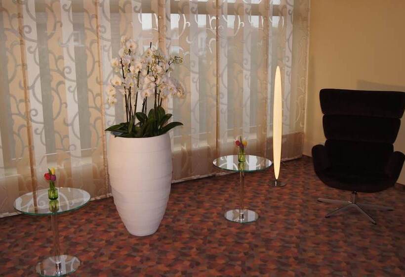 Отель Christine