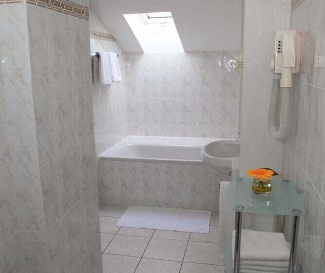 Отель Christine